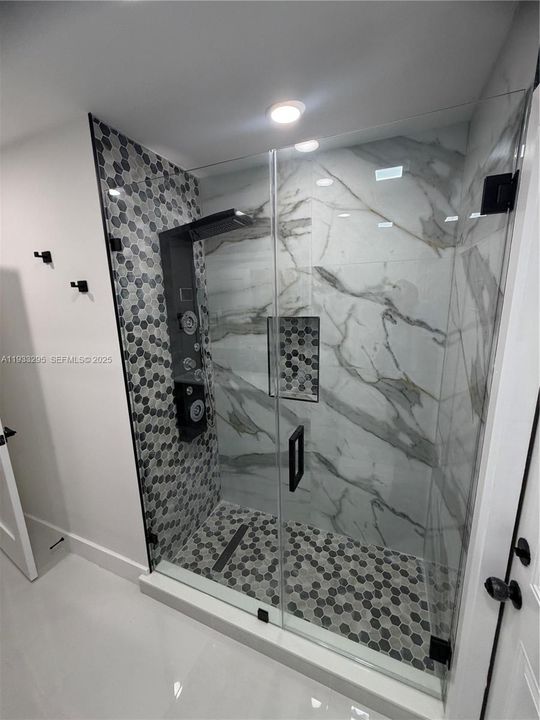 На продажу: $749,000 (4 спален, 2 ванн, 2036 Квадратных фут)