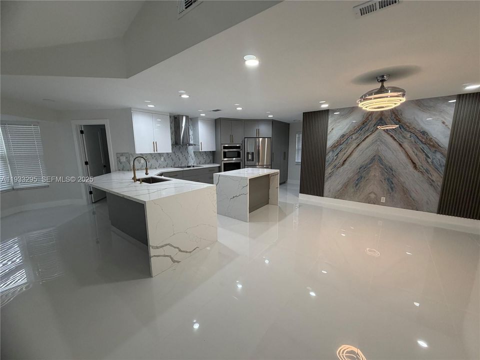 На продажу: $749,000 (4 спален, 2 ванн, 2036 Квадратных фут)