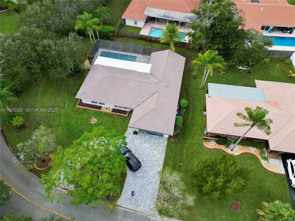 На продажу: $749,000 (4 спален, 2 ванн, 2036 Квадратных фут)