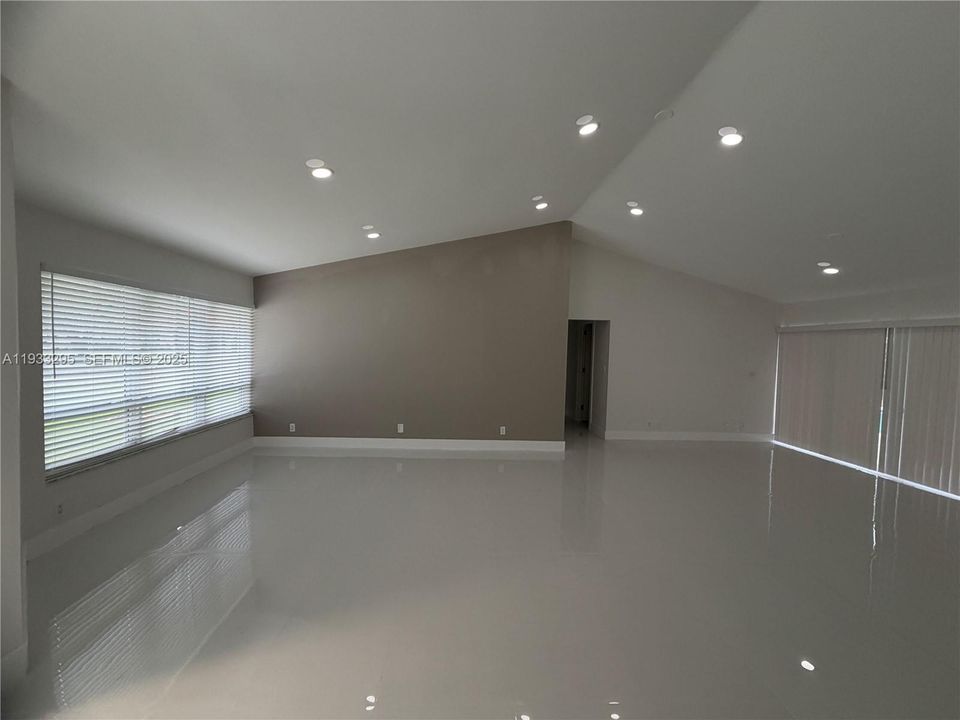 На продажу: $749,000 (4 спален, 2 ванн, 2036 Квадратных фут)