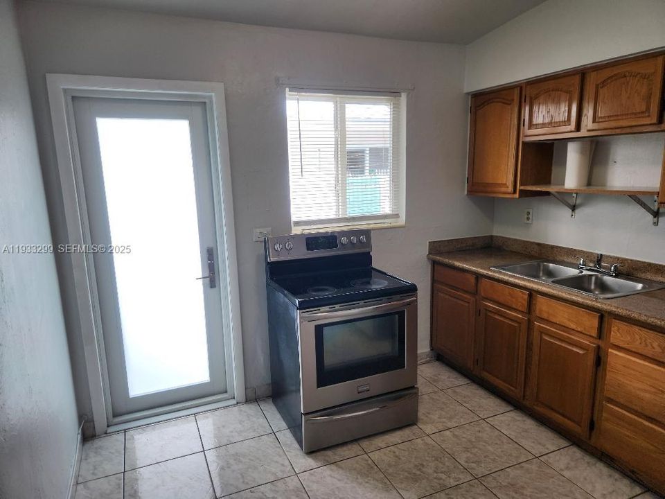 出租: $2,200 (2 贝兹, 1 浴室, 675 平方英尺)