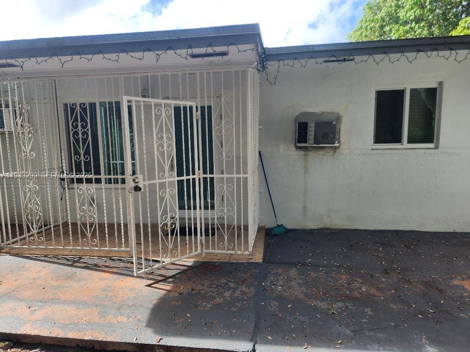 出租: $2,200 (2 贝兹, 1 浴室, 675 平方英尺)