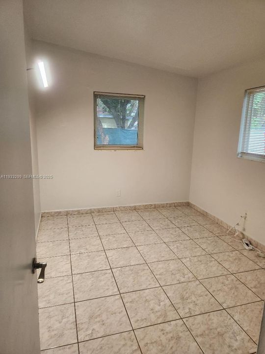 出租: $2,200 (2 贝兹, 1 浴室, 675 平方英尺)