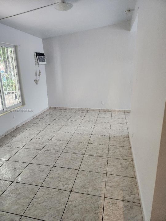 出租: $2,200 (2 贝兹, 1 浴室, 675 平方英尺)