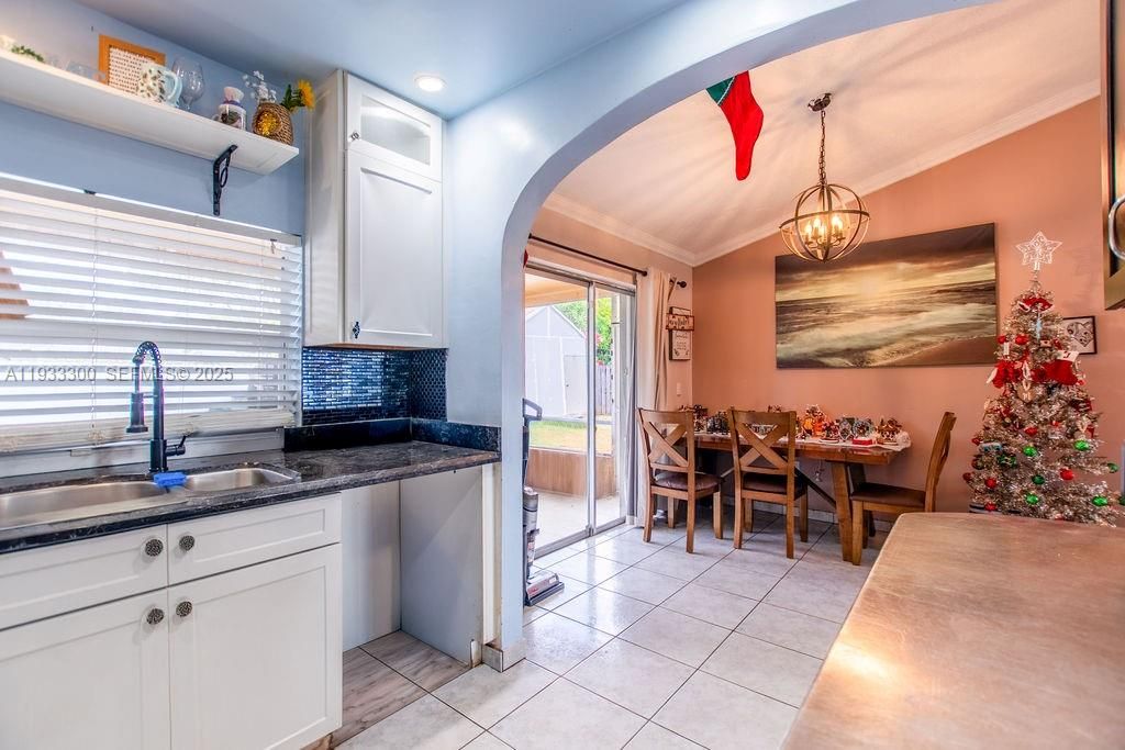 For Sale: $525,000 (3 beds, 3 baths, 1119 Square Feet)