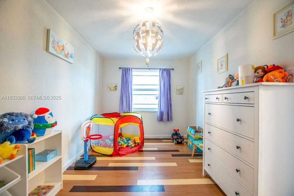 For Sale: $525,000 (3 beds, 3 baths, 1119 Square Feet)