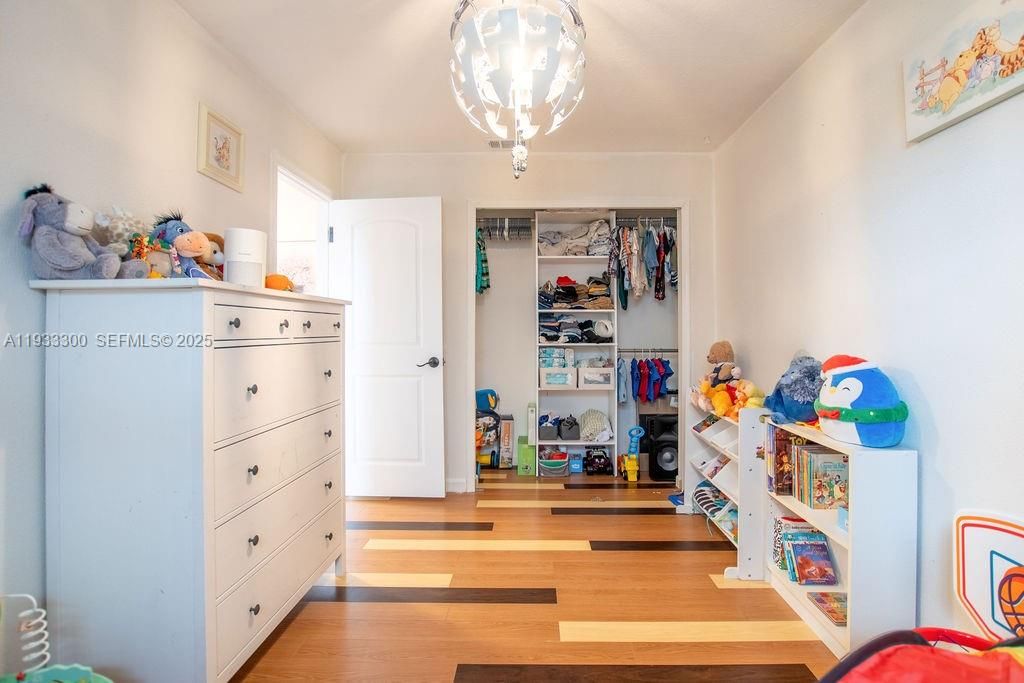 For Sale: $525,000 (3 beds, 3 baths, 1119 Square Feet)