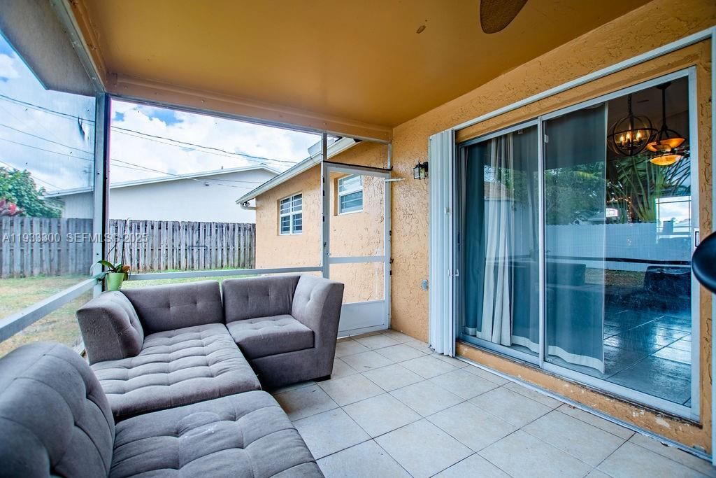 For Sale: $525,000 (3 beds, 3 baths, 1119 Square Feet)