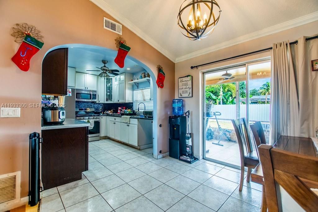 For Sale: $525,000 (3 beds, 3 baths, 1119 Square Feet)