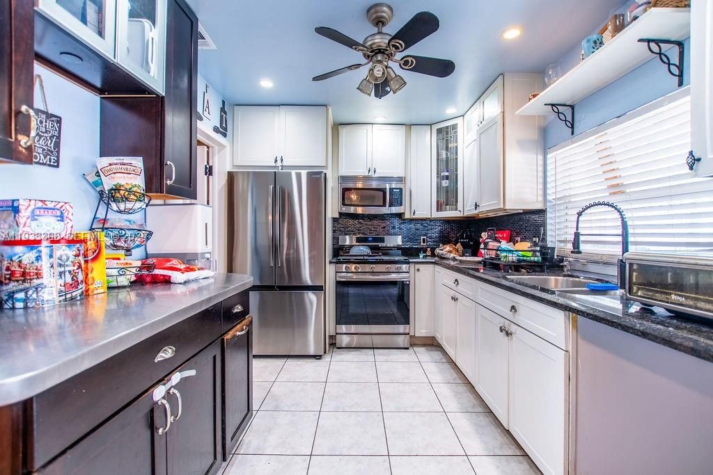 For Sale: $525,000 (3 beds, 3 baths, 1119 Square Feet)