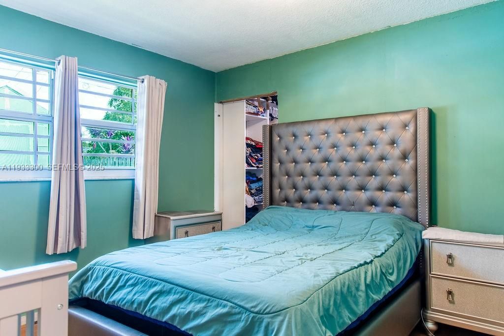 For Sale: $525,000 (3 beds, 3 baths, 1119 Square Feet)