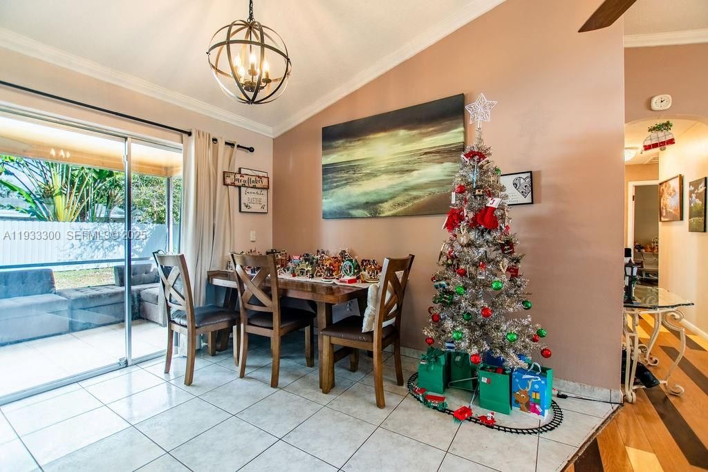 For Sale: $525,000 (3 beds, 3 baths, 1119 Square Feet)