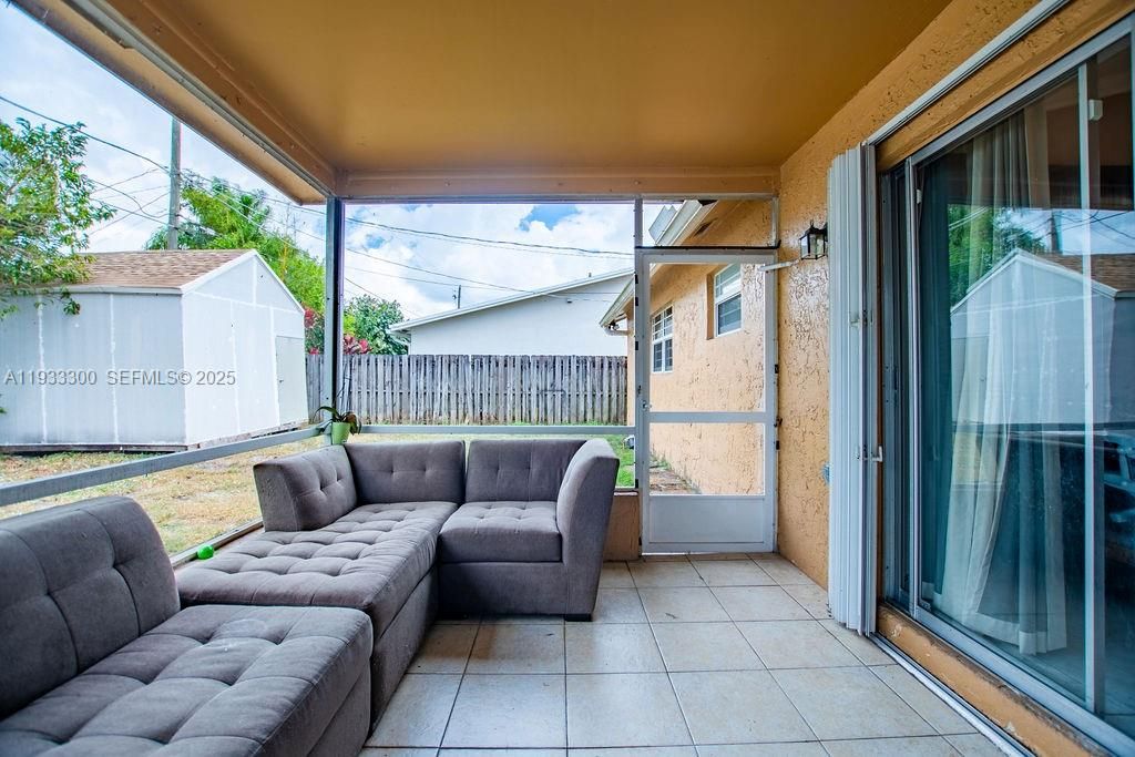 For Sale: $525,000 (3 beds, 3 baths, 1119 Square Feet)