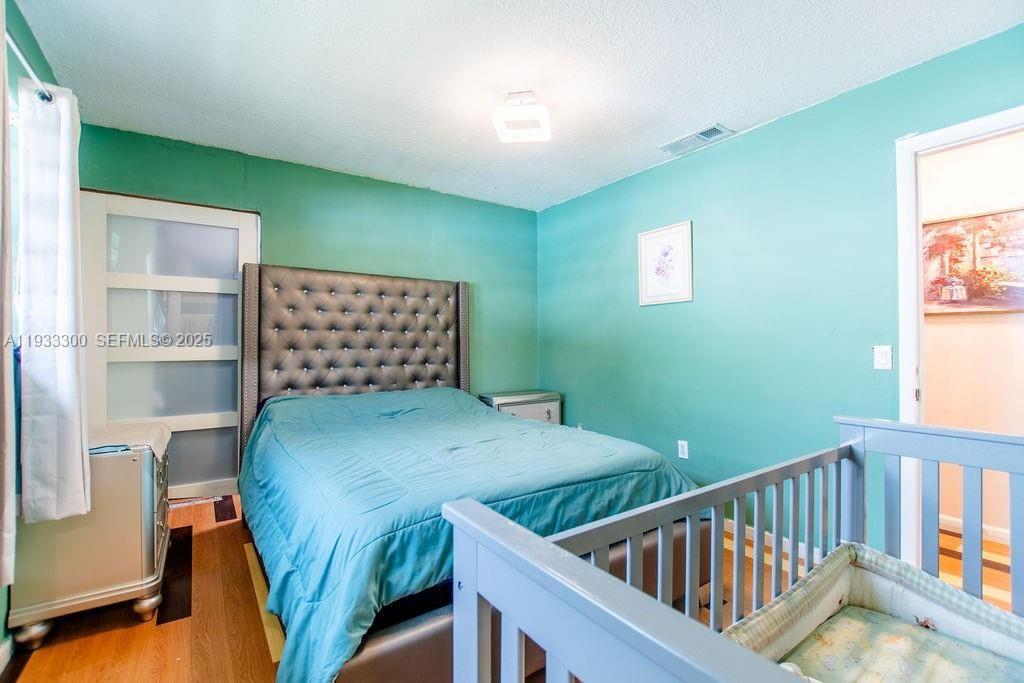 For Sale: $525,000 (3 beds, 3 baths, 1119 Square Feet)