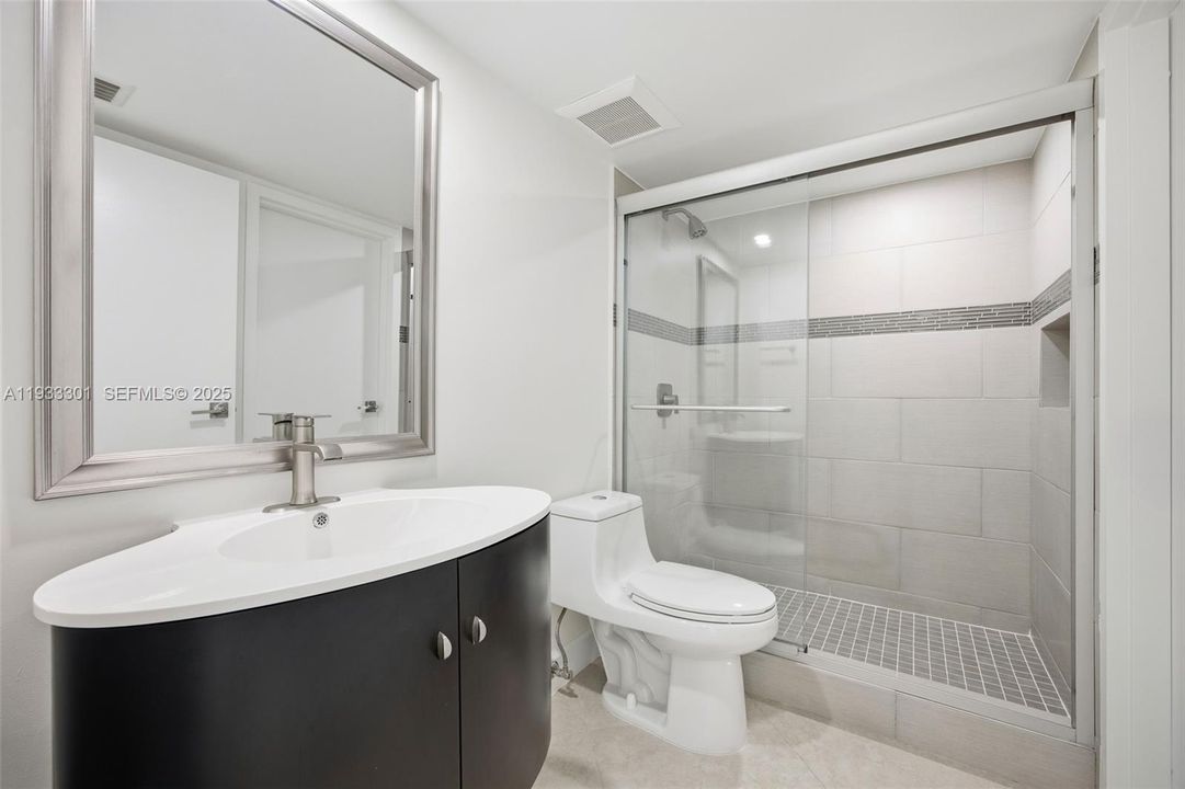 На продажу: $549,000 (2 спален, 2 ванн, 1030 Квадратных фут)