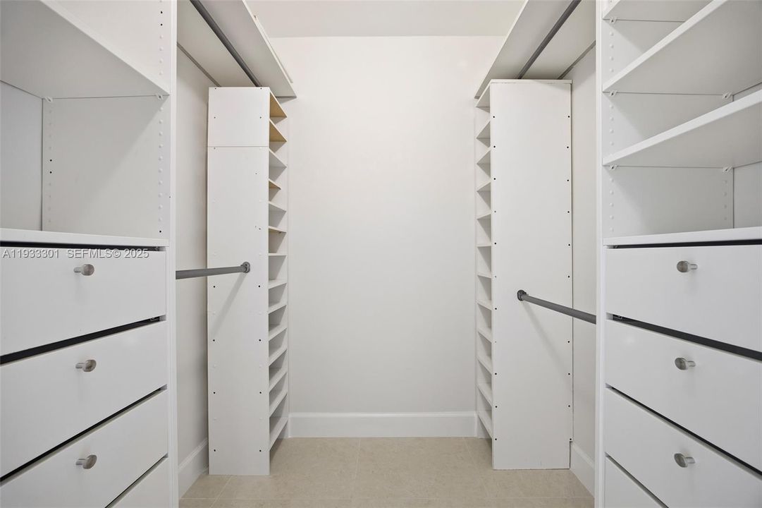 На продажу: $549,000 (2 спален, 2 ванн, 1030 Квадратных фут)