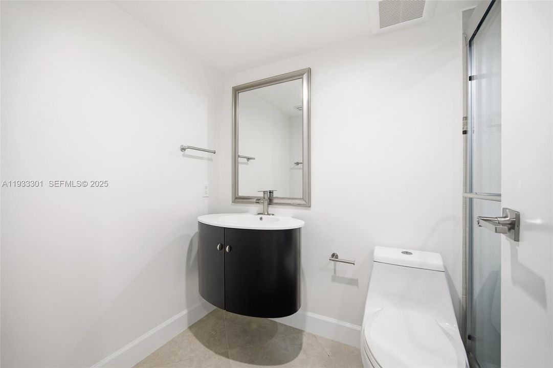 На продажу: $549,000 (2 спален, 2 ванн, 1030 Квадратных фут)