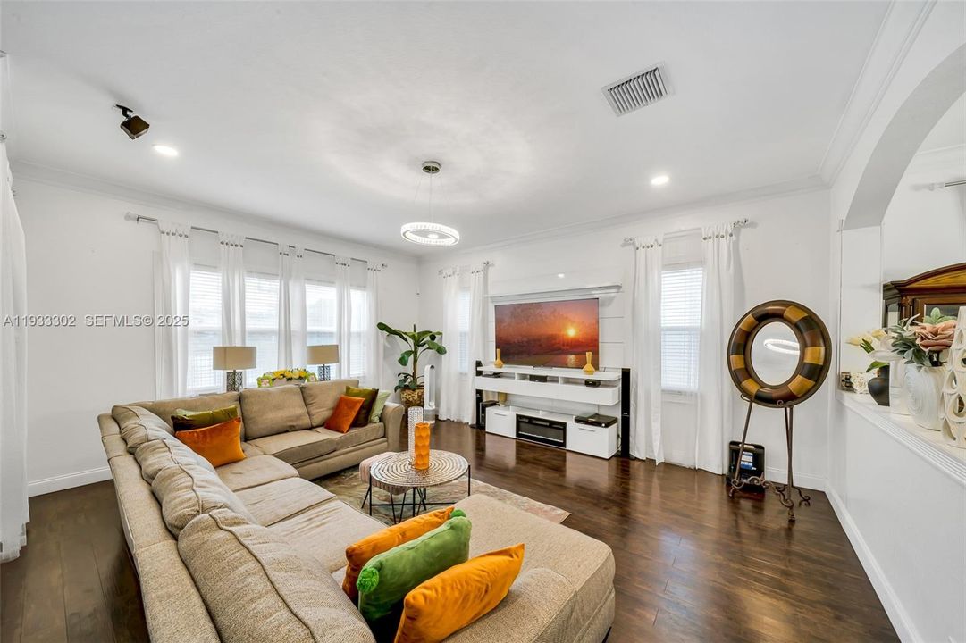 На продажу: $899,000 (5 спален, 3 ванн, 3106 Квадратных фут)