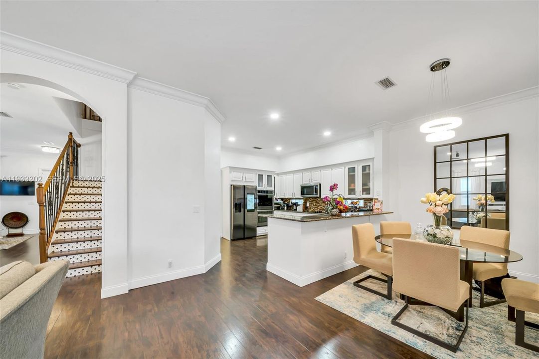 На продажу: $899,000 (5 спален, 3 ванн, 3106 Квадратных фут)