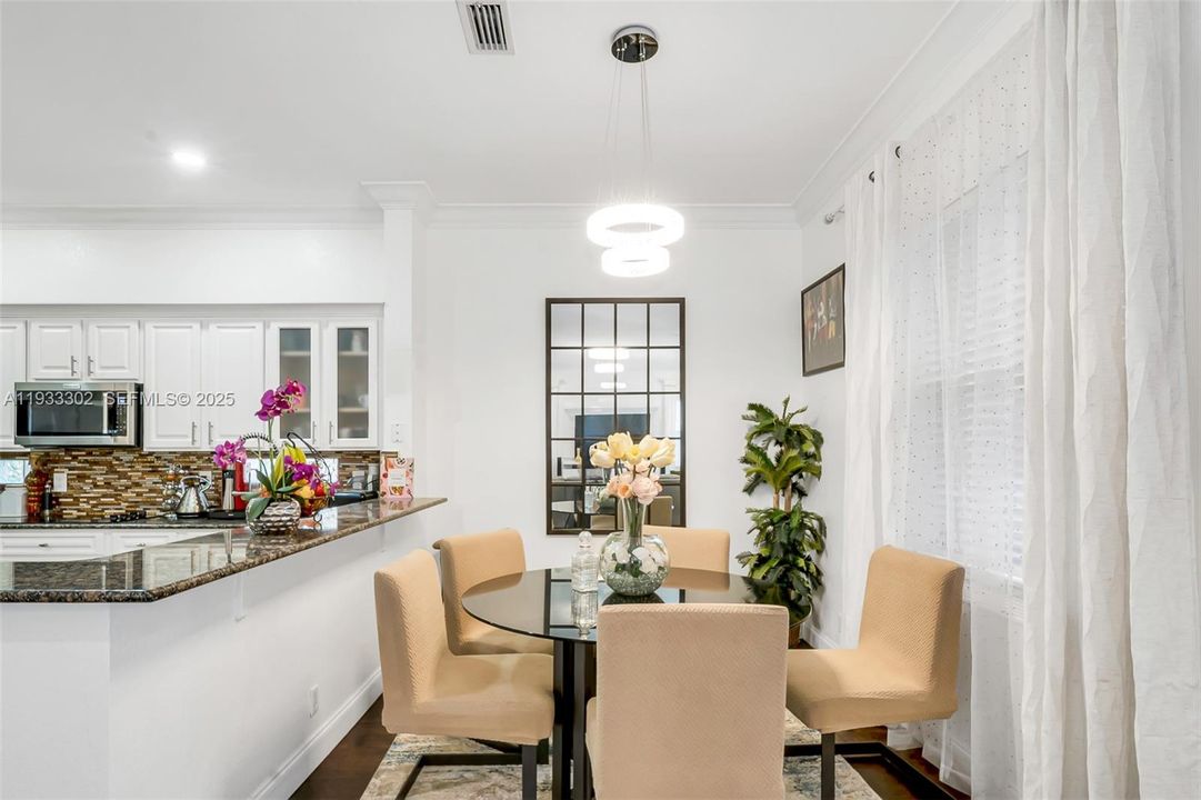 На продажу: $899,000 (5 спален, 3 ванн, 3106 Квадратных фут)