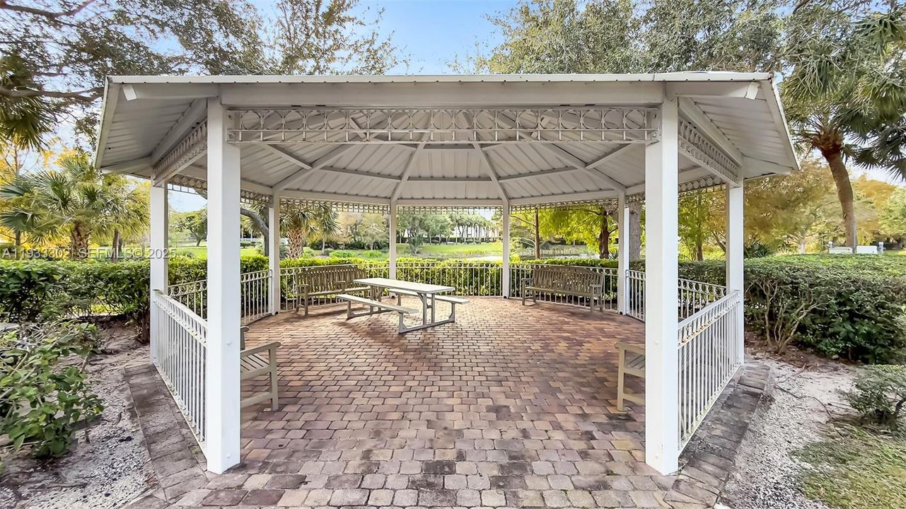 На продажу: $899,000 (5 спален, 3 ванн, 3106 Квадратных фут)