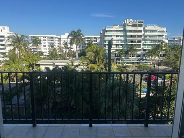 На продажу: $395,000 (2 спален, 2 ванн, 1192 Квадратных фут)