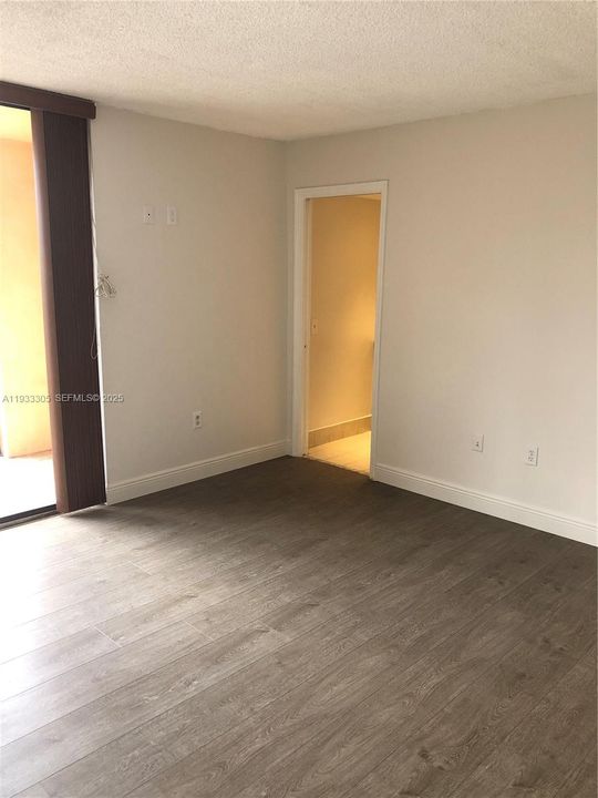 For Sale: $257,500 (2 beds, 2 baths, 965 Square Feet)