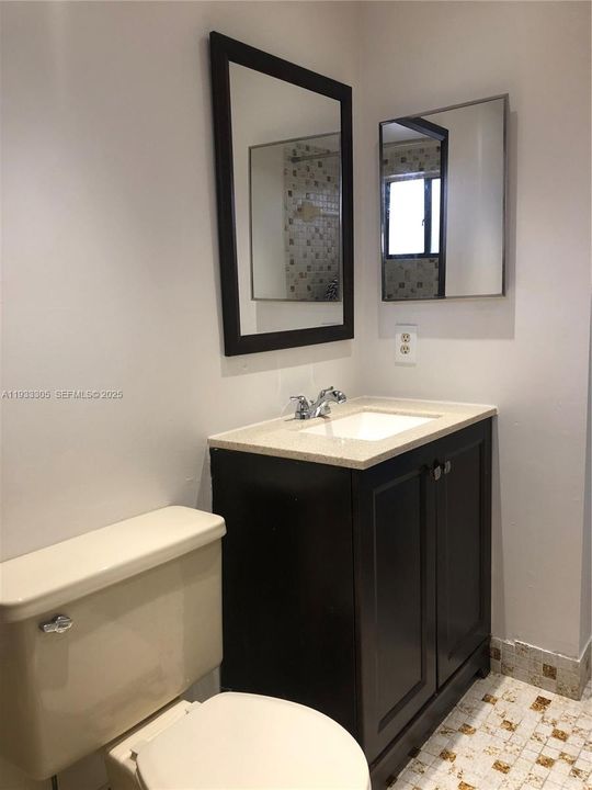 For Sale: $257,500 (2 beds, 2 baths, 965 Square Feet)