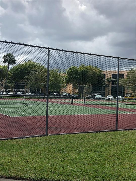 For Sale: $257,500 (2 beds, 2 baths, 965 Square Feet)