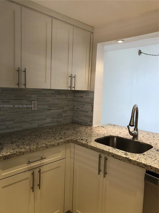 For Sale: $257,500 (2 beds, 2 baths, 965 Square Feet)