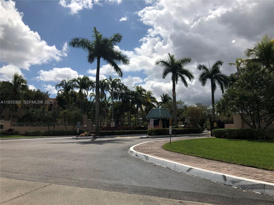 For Sale: $257,500 (2 beds, 2 baths, 965 Square Feet)