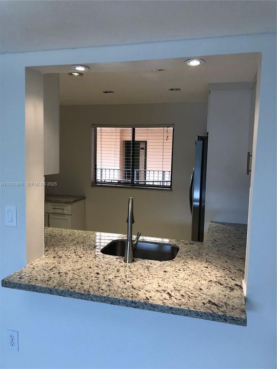 For Sale: $257,500 (2 beds, 2 baths, 965 Square Feet)