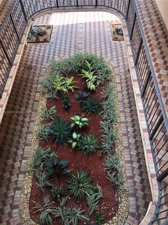 For Sale: $257,500 (2 beds, 2 baths, 965 Square Feet)