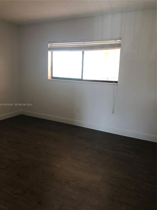 For Sale: $257,500 (2 beds, 2 baths, 965 Square Feet)