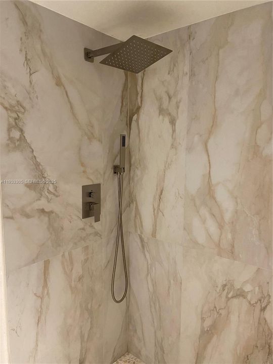 For Sale: $257,500 (2 beds, 2 baths, 965 Square Feet)