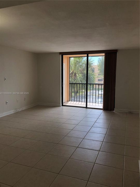 For Sale: $257,500 (2 beds, 2 baths, 965 Square Feet)