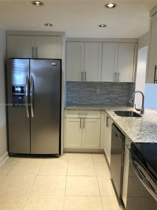 For Sale: $257,500 (2 beds, 2 baths, 965 Square Feet)