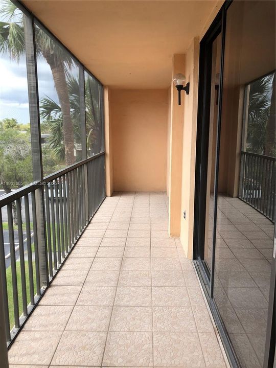 For Sale: $257,500 (2 beds, 2 baths, 965 Square Feet)