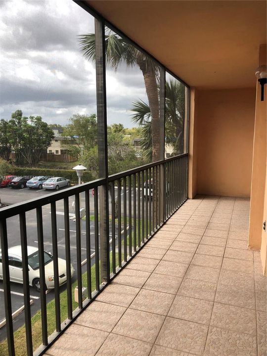 For Sale: $257,500 (2 beds, 2 baths, 965 Square Feet)