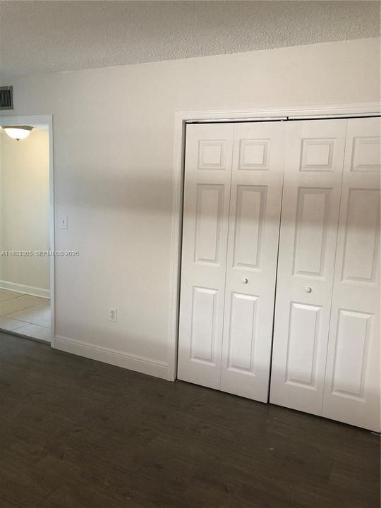 For Sale: $257,500 (2 beds, 2 baths, 965 Square Feet)