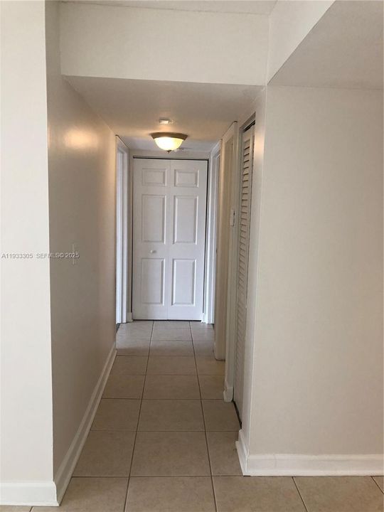 For Sale: $257,500 (2 beds, 2 baths, 965 Square Feet)