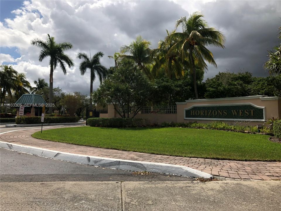 For Sale: $257,500 (2 beds, 2 baths, 965 Square Feet)