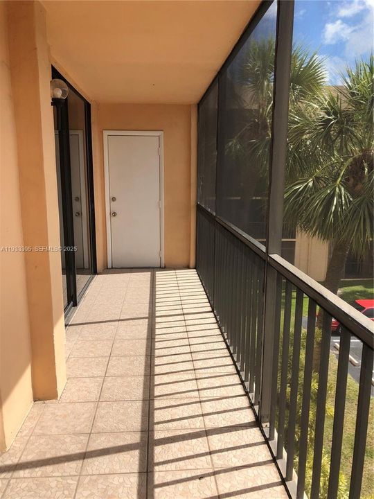 For Sale: $257,500 (2 beds, 2 baths, 965 Square Feet)