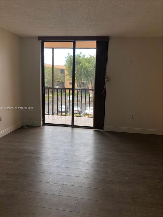 For Sale: $257,500 (2 beds, 2 baths, 965 Square Feet)