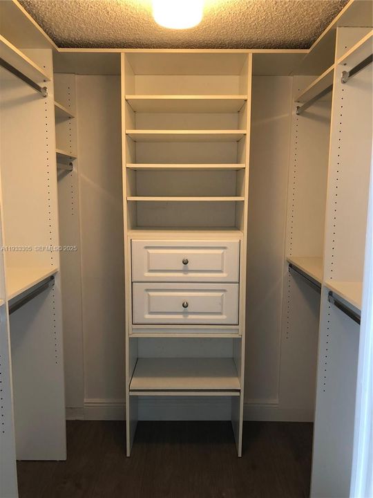 For Sale: $257,500 (2 beds, 2 baths, 965 Square Feet)