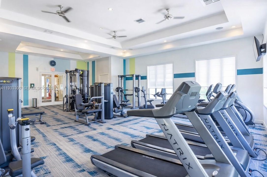 For Rent: $2,050 (2 beds, 1 baths, 867 Square Feet)