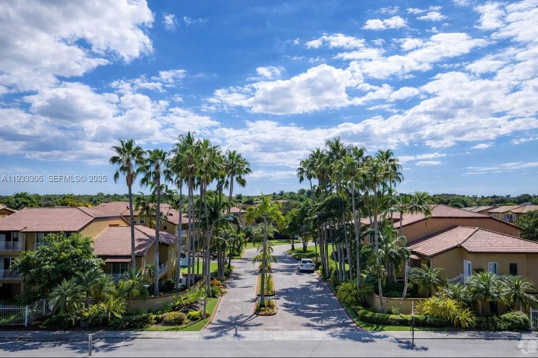 For Rent: $2,050 (2 beds, 1 baths, 867 Square Feet)