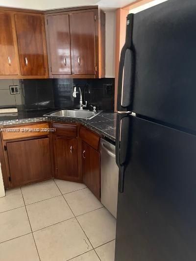 For Rent: $2,100 (0 beds, 1 baths, 600 Square Feet)