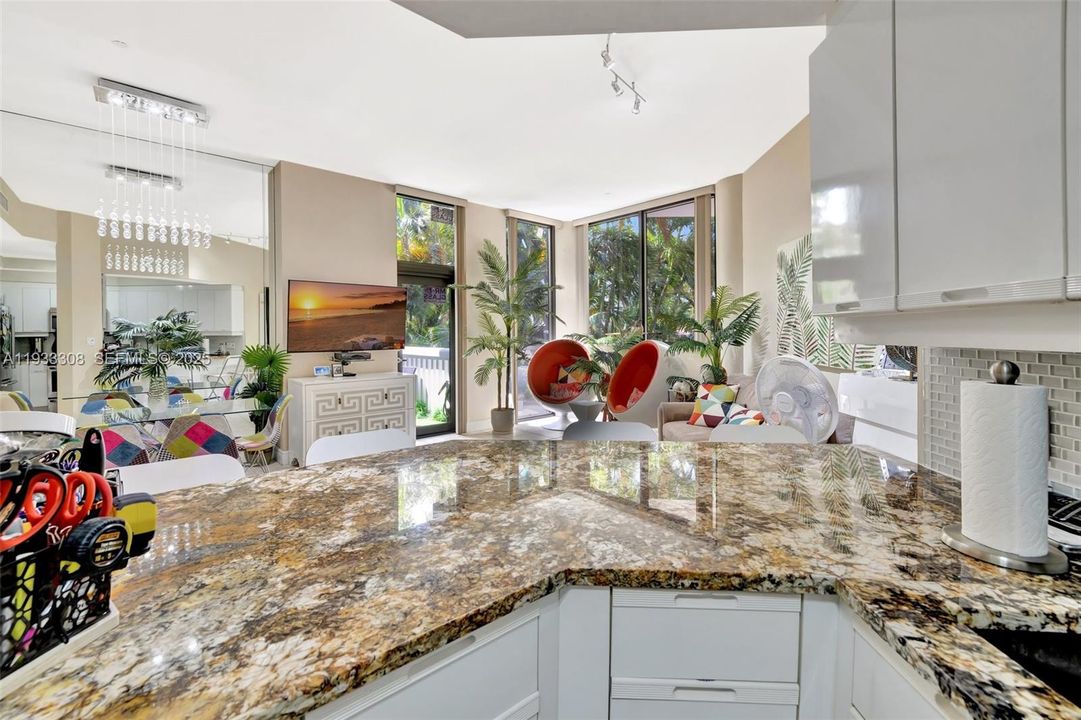 Activo con contrato: $375,000 (1 camas, 1 baños, 1180 Pies cuadrados)