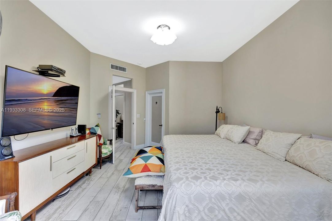 Activo con contrato: $375,000 (1 camas, 1 baños, 1180 Pies cuadrados)